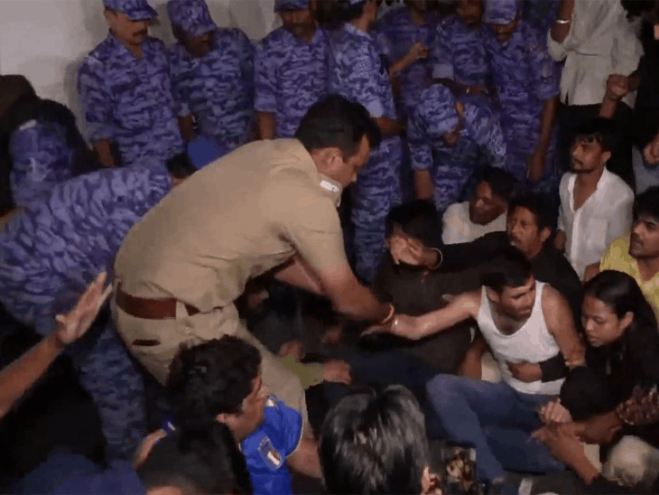 दिल्ली पुलिस ने देर रात विनोद जाखड़ समेत कांग्रेस कार्यकर्ताओं को गिरफ्तार किया। - Dainik Bhaskar