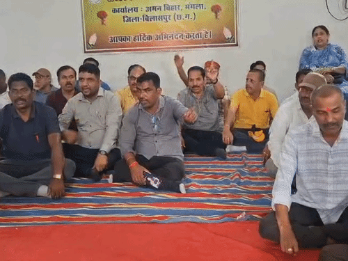पटवारी संघ ने अपनी तीन प्रमुख मांगों को लेकर अनिश्चितकालीन हड़ताल शुरू कर दी है।