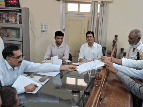 भाजपा-कांग्रेस की लिस्ट जारी, BJP की बागी ने खंडेला विधायक पर लगाया टिकट काटने का आरोप|सीकर,Sikar - Dainik Bhaskar
