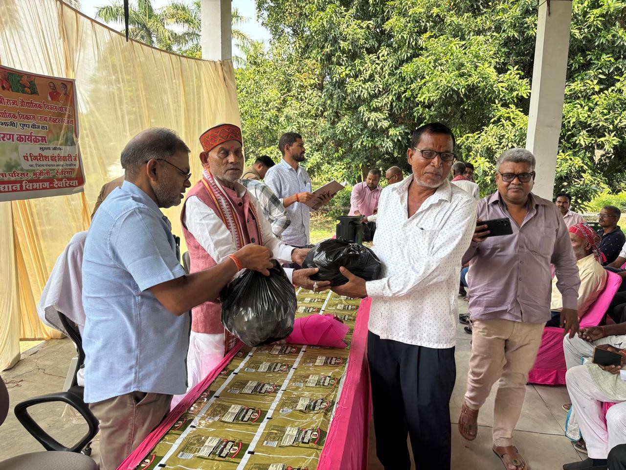 Deoria Onion Garlic Farming | Free Seed Distribution Drive Update