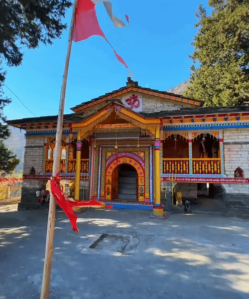 आग लगने से पहले मां भगवती का मंदिर ऐसा दिखाई देता था।