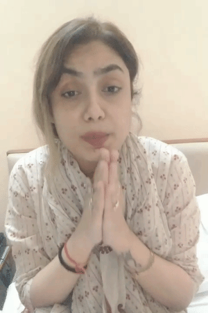 दूसरे वीडियो में श्रद्धा कह रही है- मैं किसी को नहीं जानती हूं। मैं कहीं गायब नहीं हूं। मैं पुलिस के सामने आकर बयान देना चाहती हूं।