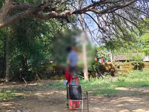 खेलते-खेलते झूले में गला फंसने से चौथी के छात्र की मौत।