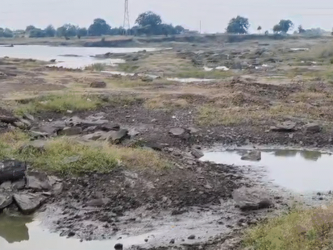 धार जिले में जलस्रोत अभी से सूखने लगे हैं।