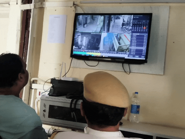 भ्रूण फैंकने वाले का पता लगाने के लिए पुलिस सीसीटीवी खंगाल रही।
