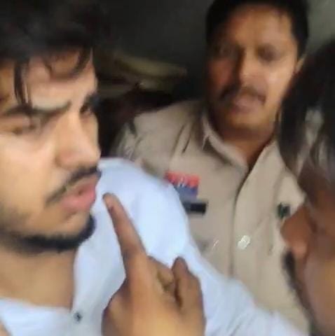भाजयुमो पदाधिकारियों ने लगाया थप्पड़ मारने का आरोप।