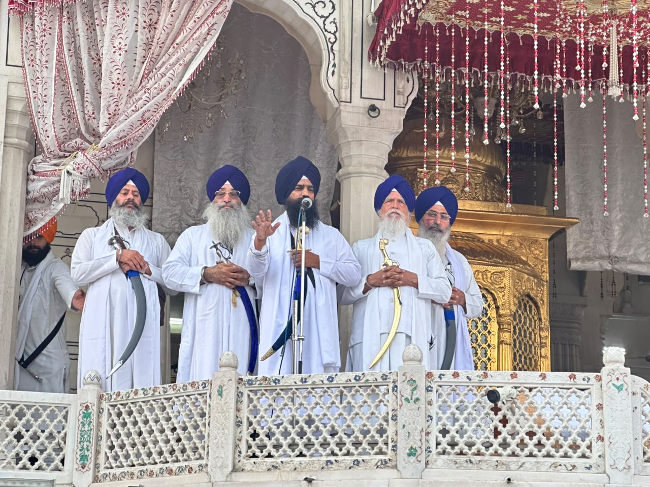 श्री अकाल तख्त साहिब के जत्थेदार ज्ञानी कुलदीप सिंह गड़गज विधायक मनविंदर सिंह ग्यासपुरा को लेकर फैसला सुनाते हुए।