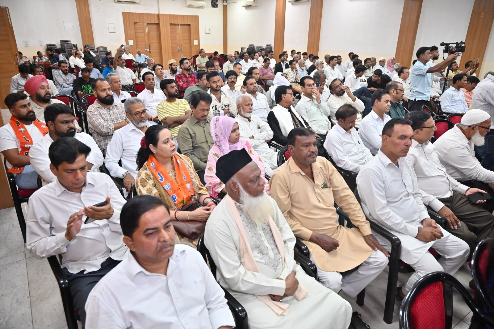 सेमीनार में जयपुर के अलावा दूसरे जिलों से भी भाजपा के कार्यकर्ता पहुंचे थे।