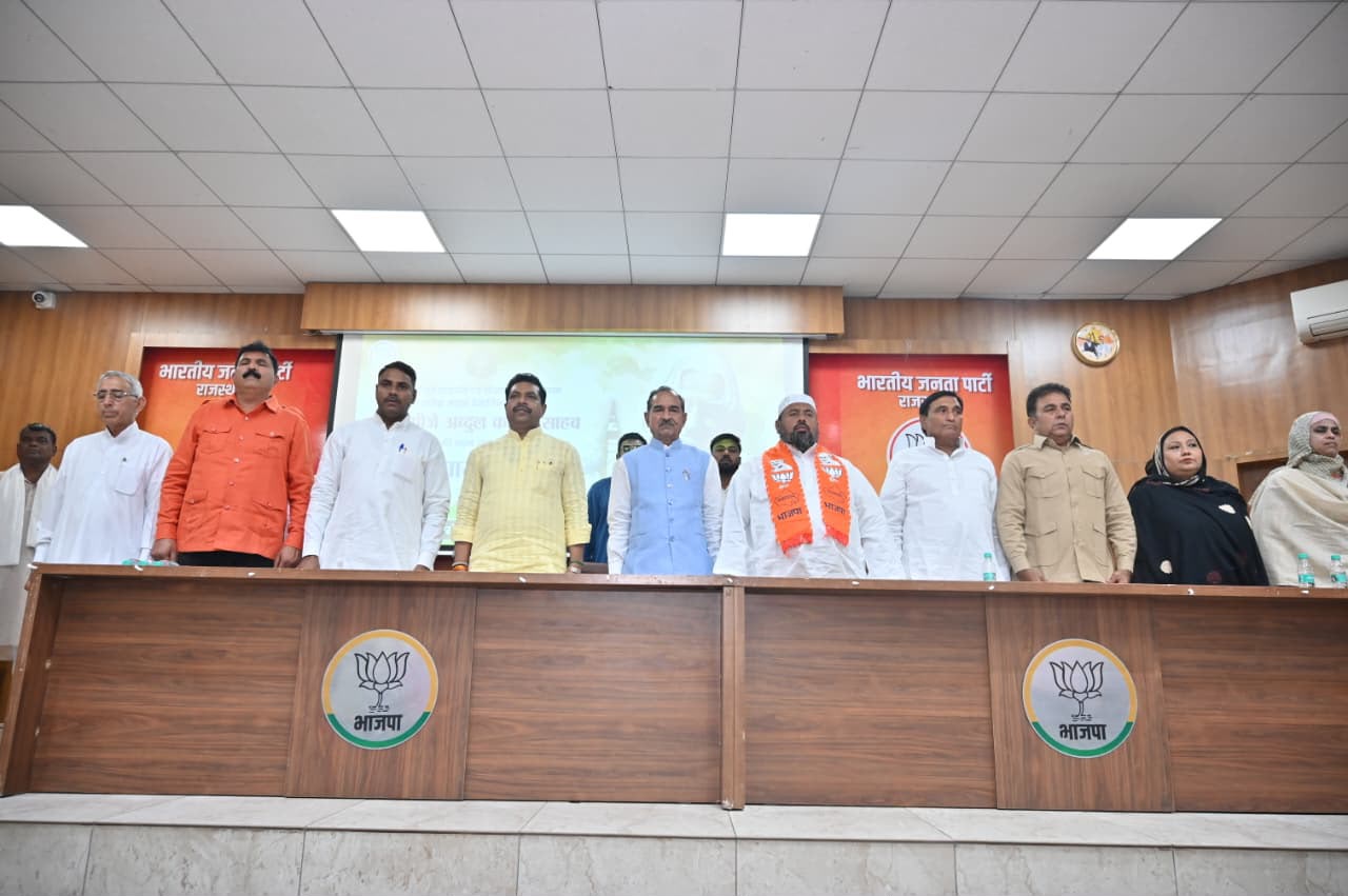 स्टेट बीजेपी ऑफिस में हुई सेमिनार में मदन राठौड़ के साथ अल्पसंख्यक मोर्चा के प्रदेशाध्यक्ष व अन्य पदाधिकारी भी मौजूद थे।
