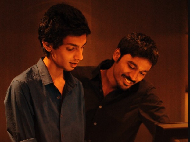 गाना कंपोज करते हुए धनुष के साथ ली गई अनिरुद्ध की तस्वीर।