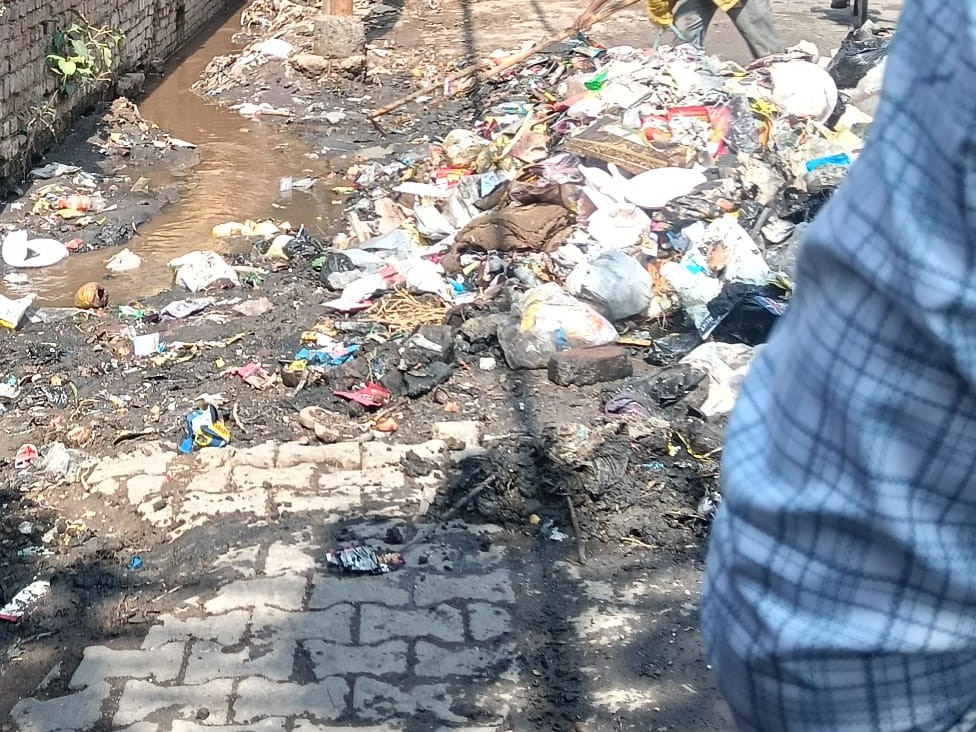 Aligarh Ward 37 Garbage Crisis | Municipal Corporation Negligence