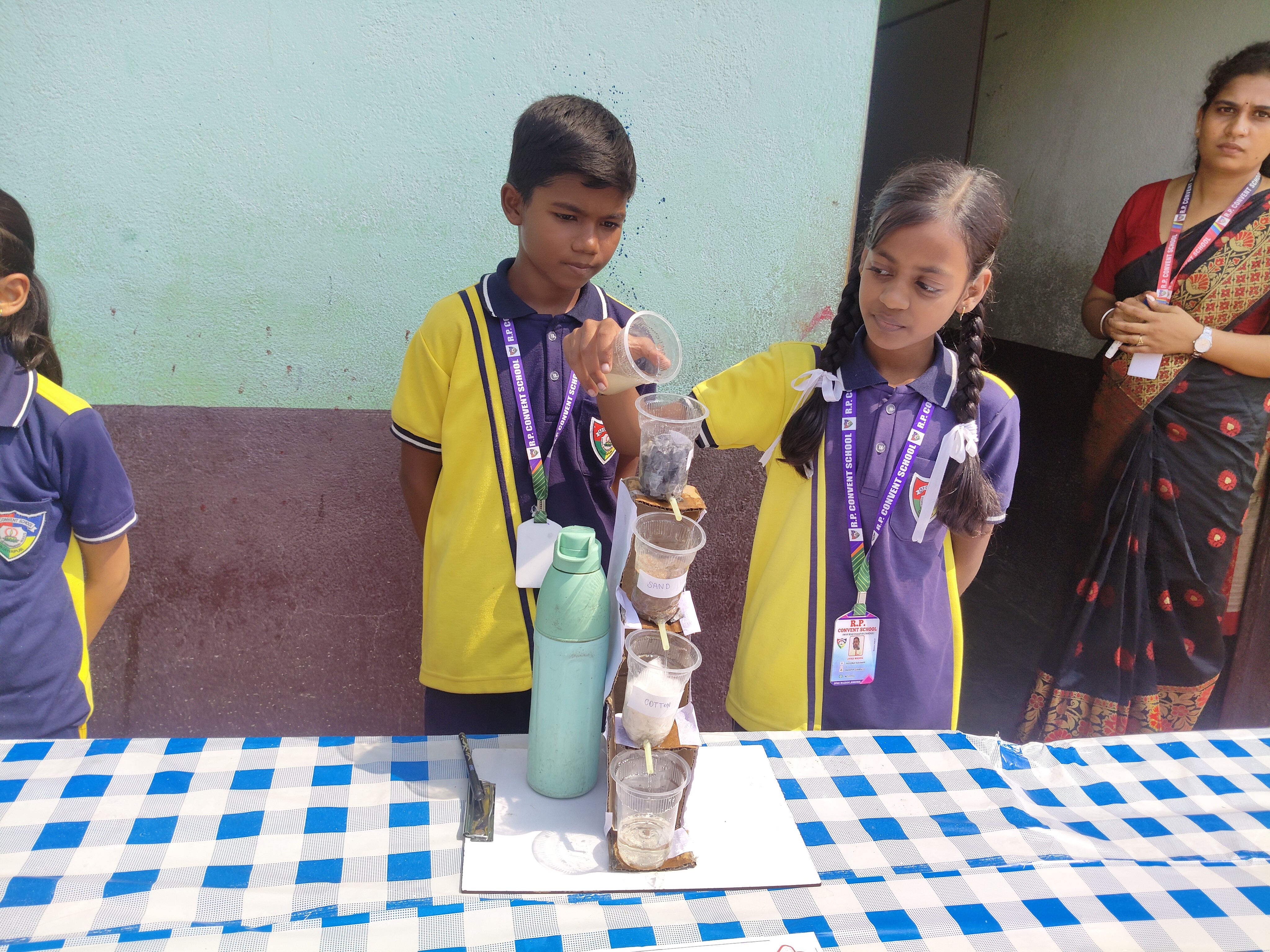 Chandauli: RP Convent School Students Display Science Models | Exhibition