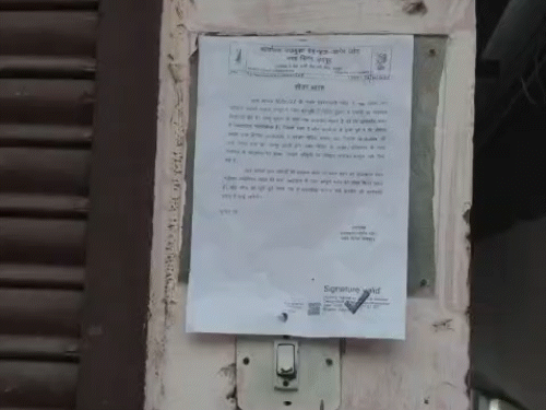 कार्रवाई के दौरान संजय की जनता मार्केट, त्रिपोलिया बाजार स्थित दुकान नंबर 142बी को सील कर दिया गया।