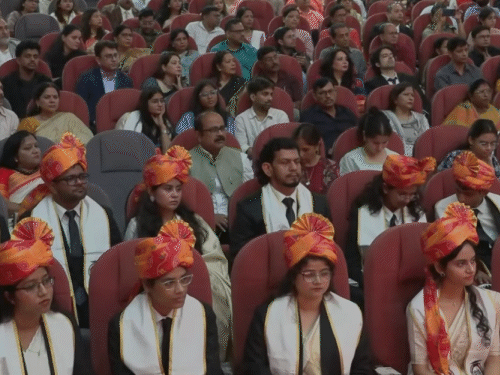 समारोह में 260 विद्यार्थियों और शोधार्थियों को उपाधियां दी गईं। 17 मेधावियों को 20 मेडल दिए गए।