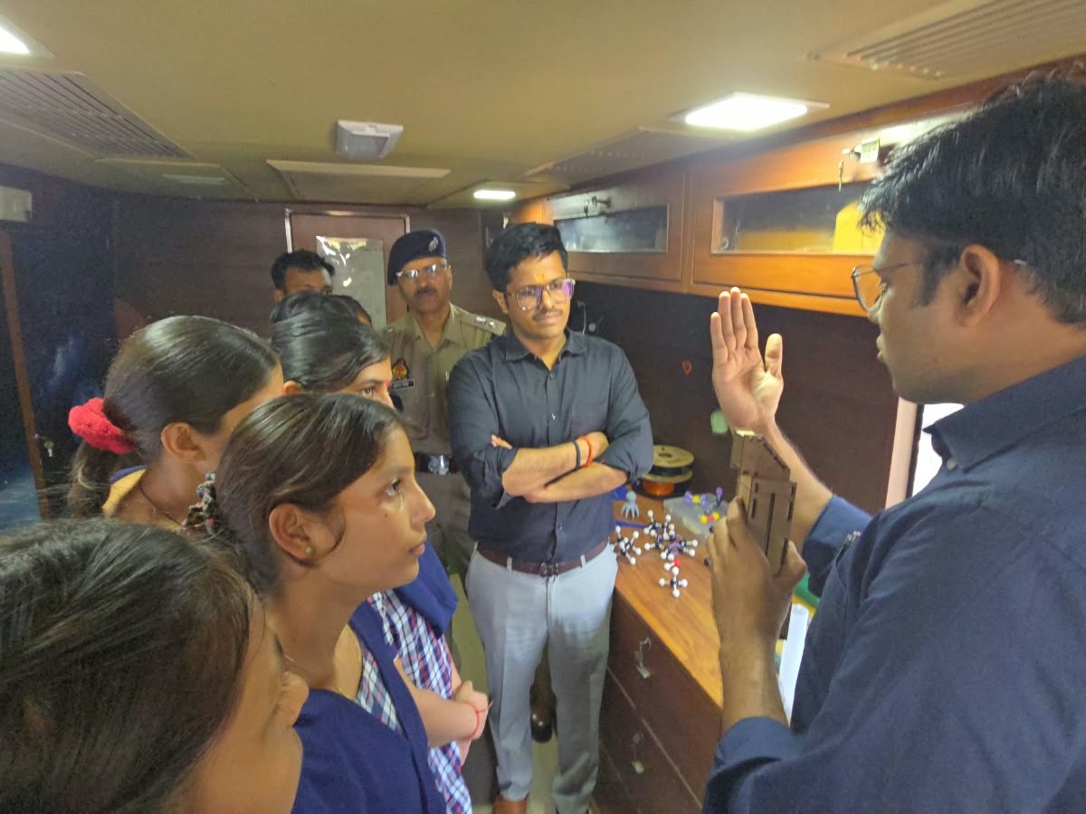 Chitrakoot Science Bus Launch | DM Pulkit Garg & SP Arun Kumar Singh