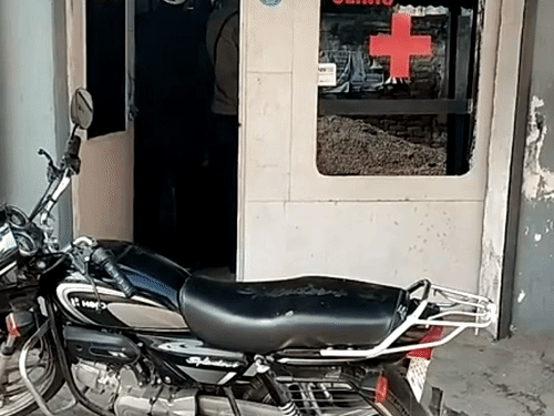 जालंधर में क्लीनिक पर ड्रग विभाग की छापेमारी। - Dainik Bhaskar