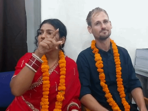 क्रिस्टीयान एन्ड्रीयश ने मीडिया से बात करने से इनकार कर दिया।