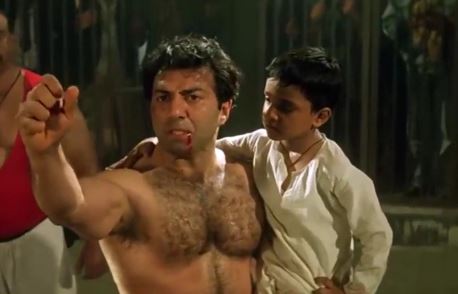फिल्म ‘घातक’ भी बॉक्स ऑफिस पर ब्लॉकबस्टर साबित हुई थी। यह साल 1996 की सबसे ज्यादा कमाई करने वाली हिंदी फिल्मों में चौथे नंबर पर रही थी।