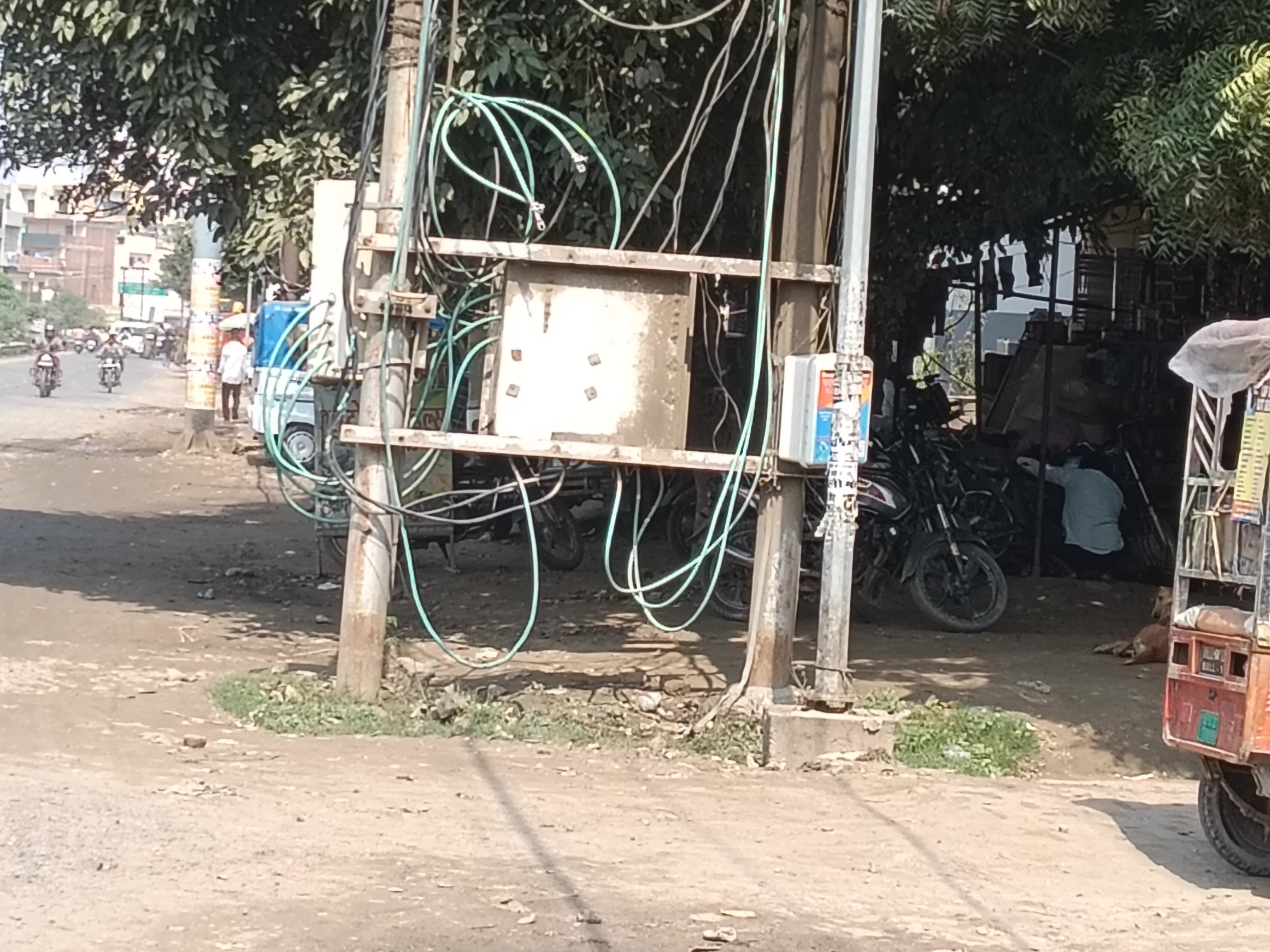 Aligarh Surendranagar News | Open Transformer Poses Electric Shock Risk