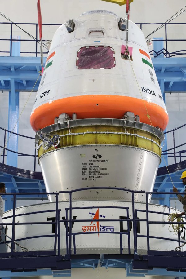 पहले 'ह्यूमन-रेटेड LVM3' (HLVM3) रॉकेट के जरिए लॉन्च किए जाने की उम्मीद है।