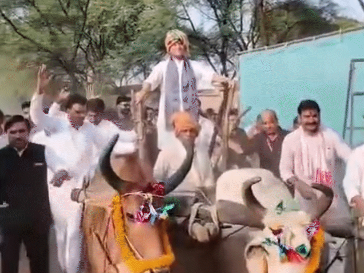 अशोक नगर दौरे पर आए सिंधिया का गला खराब हो गया।