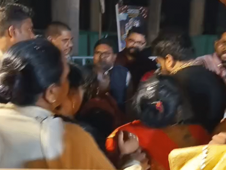 Jabalpur Garba Event Clash | Bajrang Dal Workers, Bouncers Video