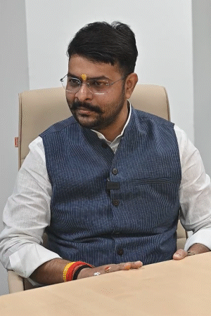 रोहित ने कहा कि विपक्षी दल प्रदेश के युवाओं को भड़काने की कोशिश कर रहे हैं।