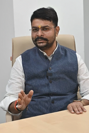 रोहित मिश्रा ने कहा कि हम संवाद के लिए हमेशा तैयार हैं। युवाओं के मुद्दे हमारे लिए सबसे प्रमुख हैं।