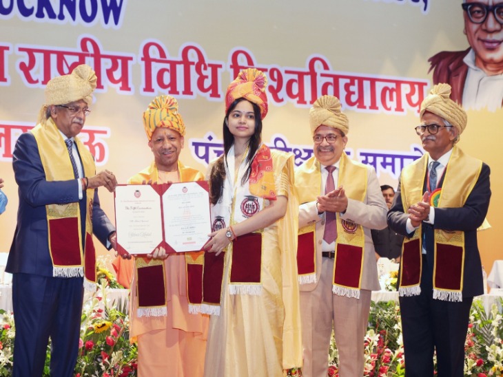 छात्रा ईशा अग्रवाल को 3 गोल्ड समेत कुल 4 मेडल मिले हैं।