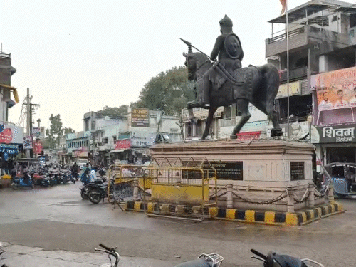 बारां शहर के प्रताप चौक में रविवार दोपहर बारिश हुई।
