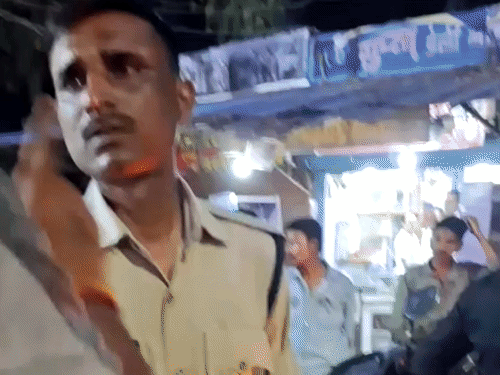 CAF जवान और बजरंग दल की टीम के बीच हुआ विवाद।