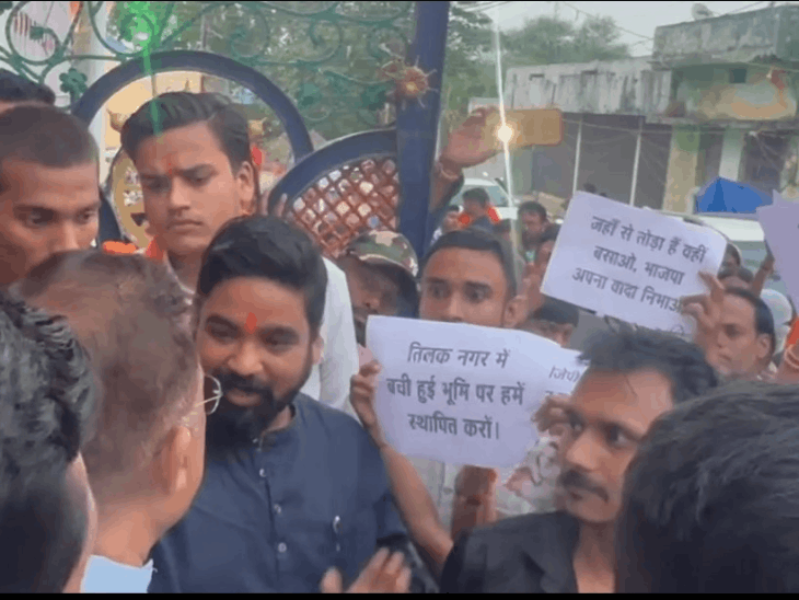 बोले- तारीख पर तारीख मिल रही,अब तिलक नगर में ही बसाइए,तंबू लगाकर धरने की चेतावनी|बिलासपुर (छत्तीसगढ़),Bilaspur (Chhattisgarh) - Dainik Bhaskar