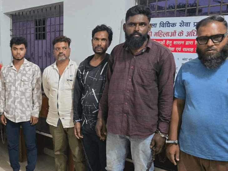 पुलिस ने सभी आरोपियों को न्यायिक रिमांड पर जेल भेज दिया है।