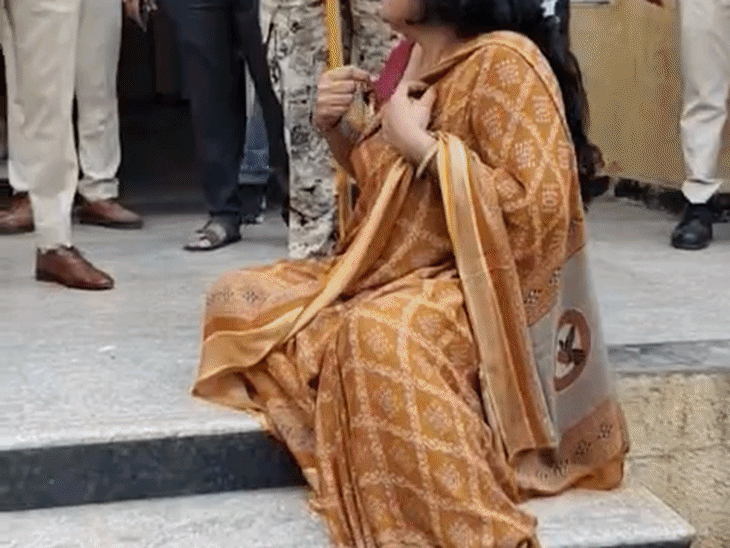हादसे में 18 वर्षीय गौरव परिहार की मौत के बाद उनकी मां किरण ने पुलिस पर गंभीर आरोप लगाए।