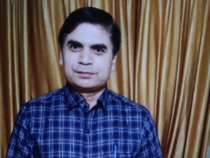 ये डॉ. लक्ष्मी शंकर सिंह हैं। जो सिद्धार्थनगर के सरकारी अस्पताल में तैनात हैं।