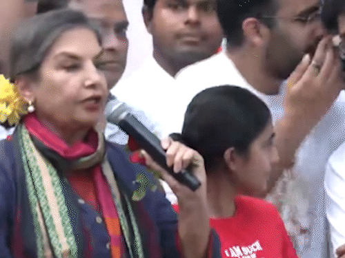 बॉम्बे HC बोला- प्रदर्शनकारी अपराधी न हो, बैकग्राउंड जानना जरूरी: 2 अक्टूबर को मुंबई में जुटे थे CJP समर्थक, 500 के खिलाफ केस दर्ज शबाना आजमी भी प्रदर्शनकारियों का हौसला बढ़ाते नजर आई थीं।