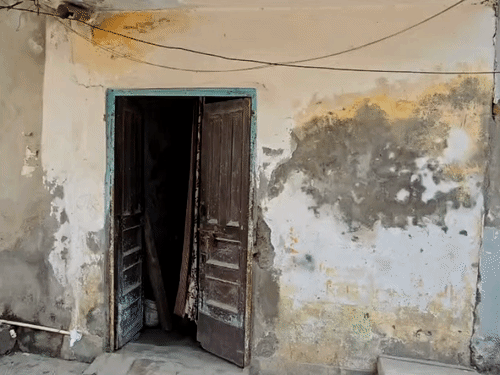 सोनीपत की ईदगाह कॉलोनी के इसी घर में रेहान रहता था। हालांकि, बाद में वह अपनी मां के साथ देवड़ू गांव में रहने लगा।