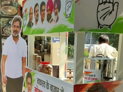 जालंधर में डीसी ऑफिस के सामने लगा स्टॉल। - Dainik Bhaskar