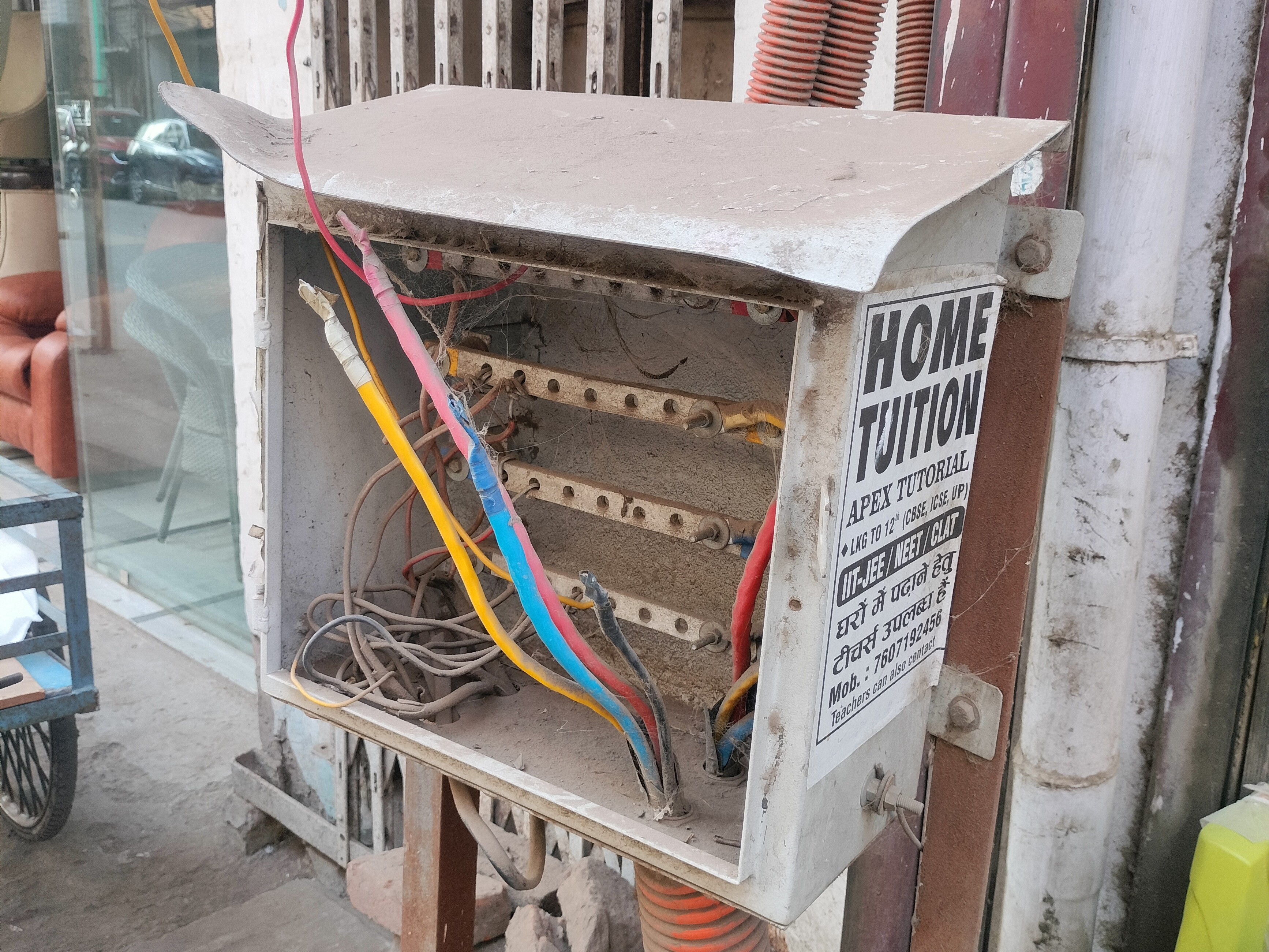 Prayagraj Dussehra Alert | Open Electric Boxes Risk Death in Bahadurganj