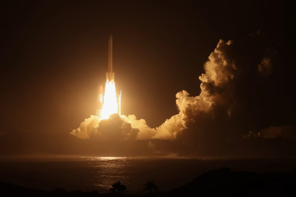 जापानी स्पेस एजेंसी JAXA ने मंगलवार को तानेगाशिमा द्वीप स्थित स्पेसपोर्ट से स्पेसक्राफ्ट लॉन्च किया।