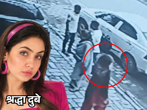 लाल घेरे में श्रद्धा दुबे बुर्के में नजर आई थी।