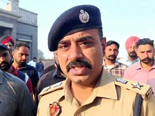 एसएसपी वैभव चौधरी ने कहा कि मामला घरेलू विवाद से जुड़ा हो सकता है।