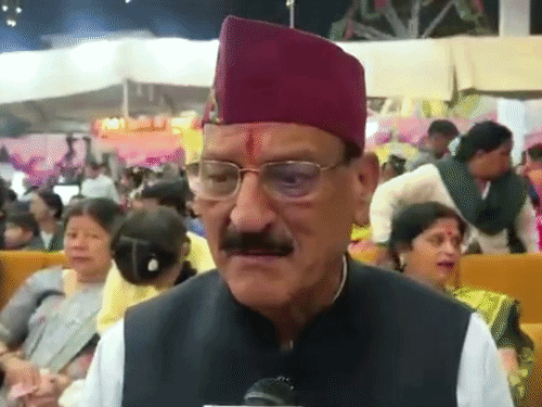 मंत्री सुबोध उनियाल ने कहा कि दलेर मेहंदी को अपने नाम के अनुरूप काम करना चाहिए।