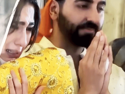 गोल्डन टेंपल में नतमस्तक होने के दौरान  एक्ट्रेस सारा अली खान रो पड़ीं। - Dainik Bhaskar