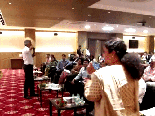 MP के नगरीय निकायों में भ्रष्टाचार का VIDEO: ACS ने खोली पोल, 2 लाख की कचरा गाड़ी ₹6लाख में, 200 LED का रेट 60 लाख – Bhopal News MP के नगरीय निकायों में भ्रष्टाचार का VIDEO: ACS ने खोली पोल, 2 लाख की कचरा गाड़ी ₹6लाख में, 200 LED का रेट 60 लाख – Bhopal News
