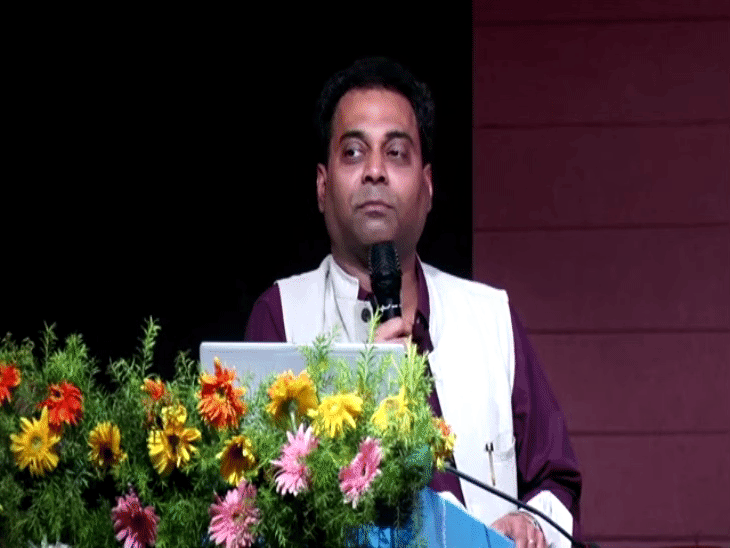 नगरीय प्रशासन विभाग के आयुक्त संकेत भोंडवे।