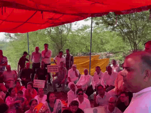 कूड़ा डालने के विरोध में रोड पर धरना जारी; दशहरा बाद फैसले की उम्मीद|फरीदाबाद,Faridabad - Dainik Bhaskar