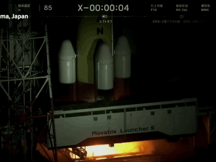 जापान के मूवेबल लॉन्चर-5 से लॉन्च हुआ 5 टन वजनी MMX मिशन; रॉकेट का मुख्य इंजन स्टार्ट होते ही आग और धुएं का गुबार उठा। - Dainik Bhaskar
