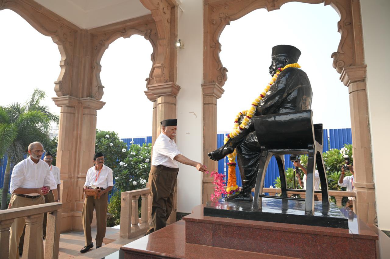 भागवत ने RSS संस्थापक केशवराव बलीराम हेडगेवार को श्रद्धांजलि भी दी।