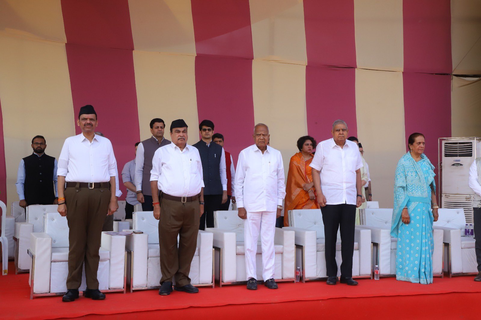 कार्यक्रम में पूर्व उपराष्ट्रपति जगदीप धनखड़, महाराष्ट्र के CM देवेंद्र फडणवीस भी मौजूद रहे।